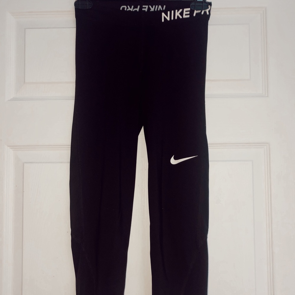 ✰ NIKE PRO HIGH RISE CAPRIS ✰